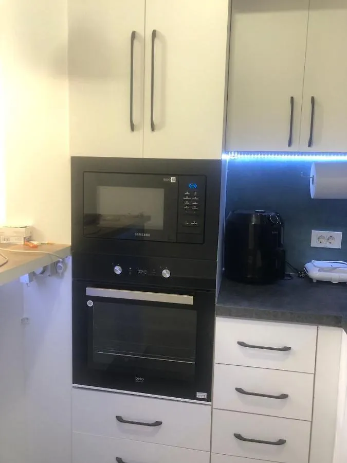 Smart Lugano Apartment 티라나 0*,